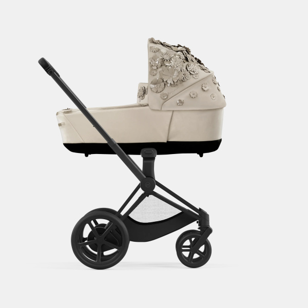 SimplyFlowers e Priam LuxCarryCot scaled